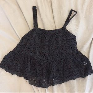 Flowy floral summer top w Embroidery